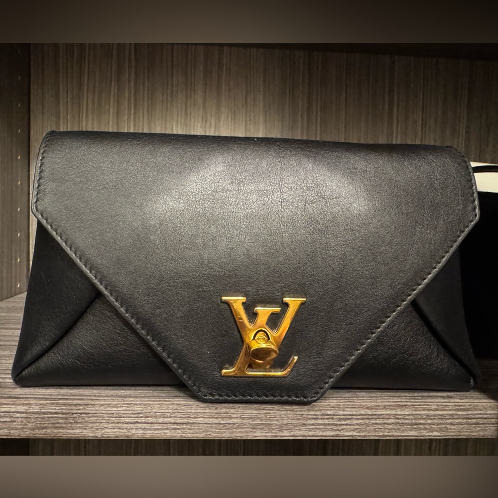 Louis Vuitton !! Black and Gold Designer Women's Bag
